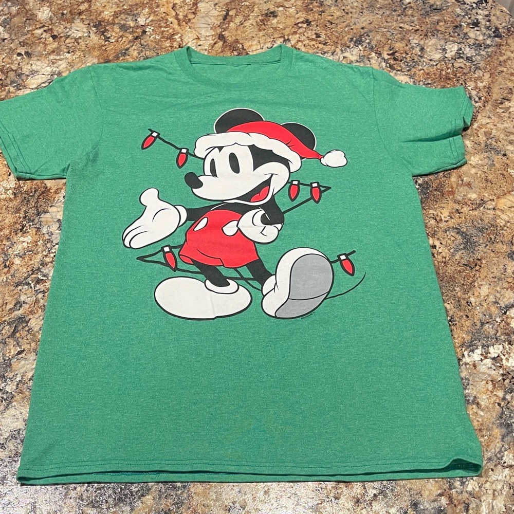 Disney Christmas Green Mickey Mouse Tee Santa Tee Shirt size M